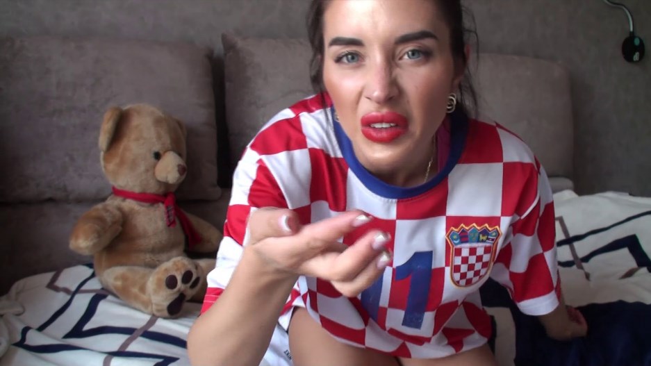 Queen Lusy - I Tease You With Nike'S Dirty Sweaty Socks - XXXStreams.org
